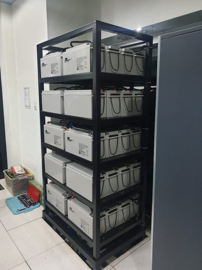 Rak battery MPower untuk UPS, oleh tim PT Bestindo Inti Perkasa