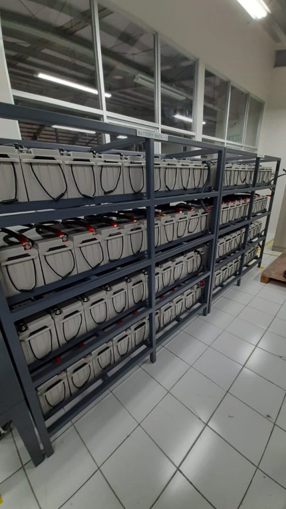 Rak battery MPower di ruang UPS, oleh tim PT Bestindo Inti Perkasa