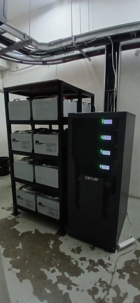 UPS modular Centiel dengan rak battery MPower 12V yang dipasang PT Bestindo Inti Perkasa