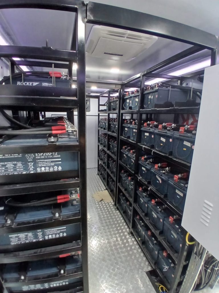 Rak battery di ruang battery UPS, oleh tim PT Bestindo Inti Perkasa